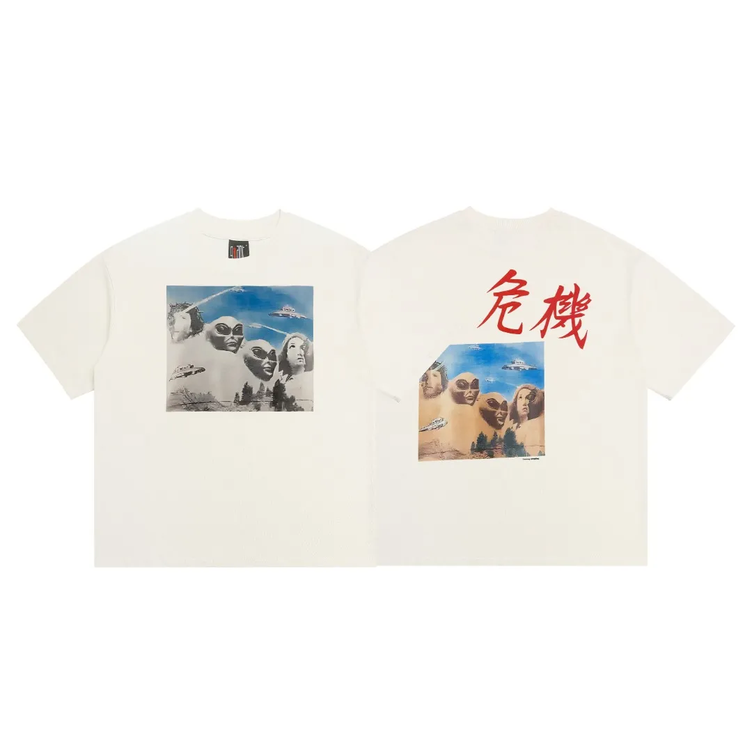 Mechao Saint Michael crisis ET printed retro Vintage loose round neck short sleeves, digital white ink direct injection, breathable fabric, three-dimensional and clear pattern. Fabric: Double yarn 240g Style number: S809 Size: S-M-L-XL Color: Off-white Price: P110